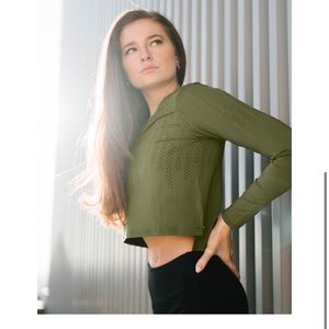 NWT Zyia Olive Chillcicle Crop Long T RC, S